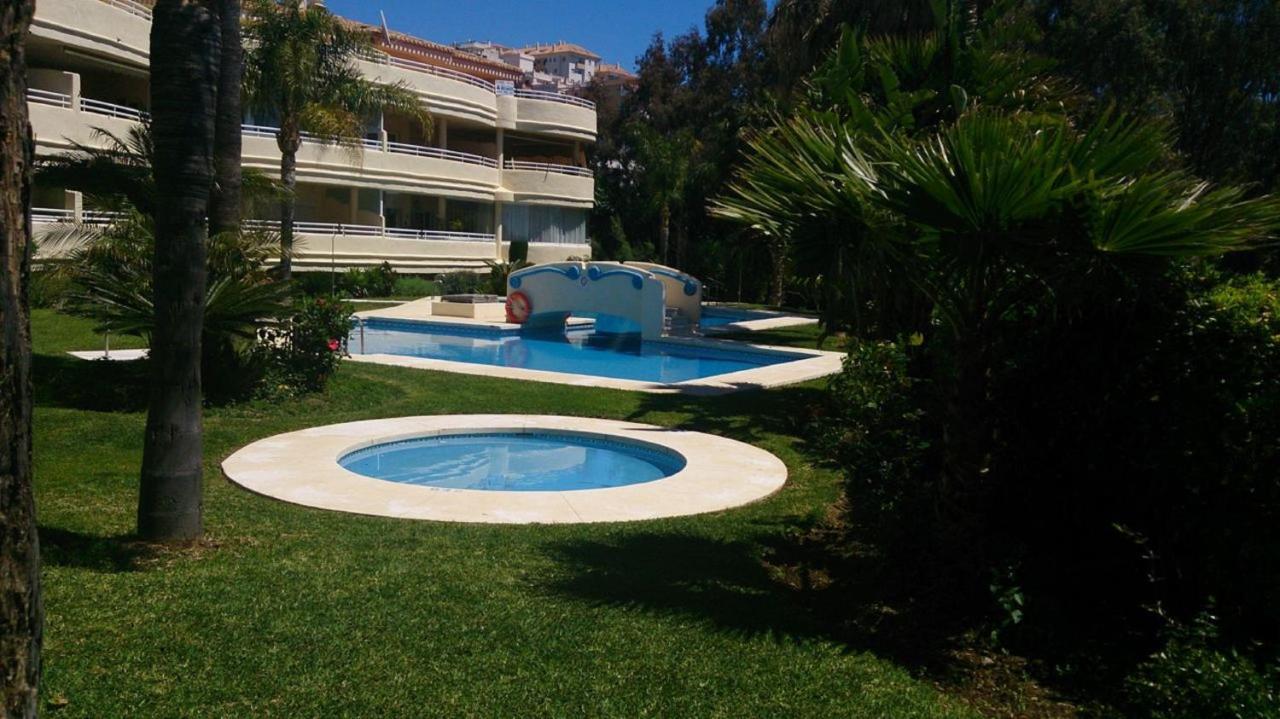 Holidays2Benalmadena Torrequebrada Sea View Front Beach With Pool Parking & Terraces Екстериор снимка