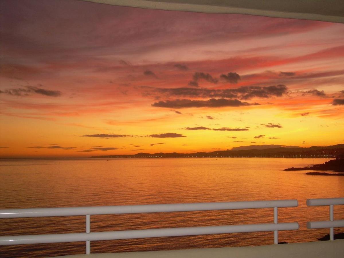 Holidays2Benalmadena Torrequebrada Sea View Front Beach With Pool Parking & Terraces Екстериор снимка