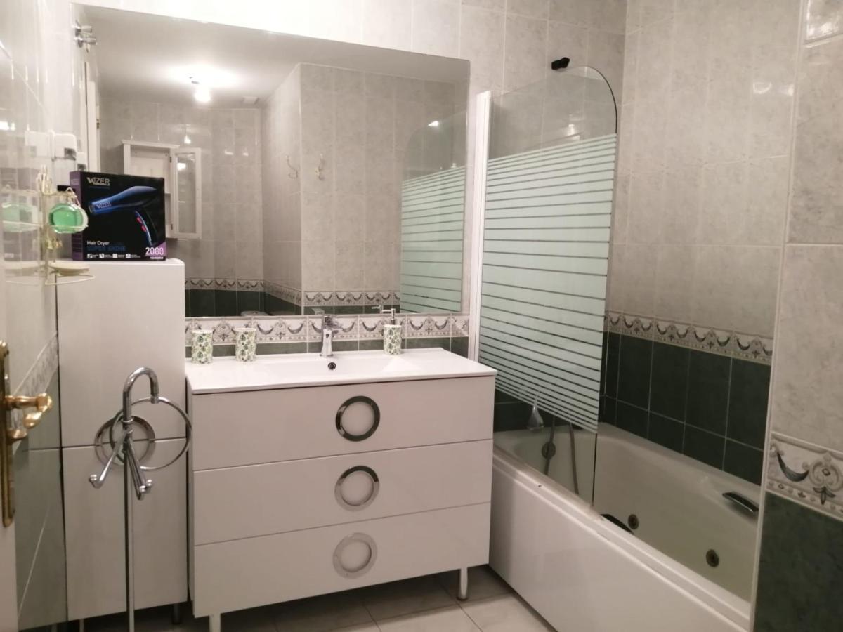 Holidays2Benalmadena Torrequebrada Sea View Front Beach With Pool Parking & Terraces Екстериор снимка